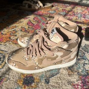 Camo Nike women 7 worn once.